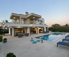 Atractiva villa con piscina en un jardín espacioso, Poreč, ISTRIA