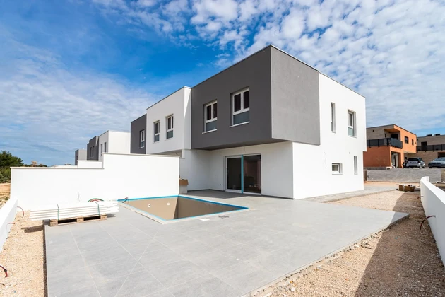 Vodice, modern ház medencével és privát kerttel, C3