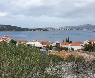 Rogoznica, Ljoljinica, Baugrundstück 919 m2, 200 m vom Meer entfernt, Aussicht