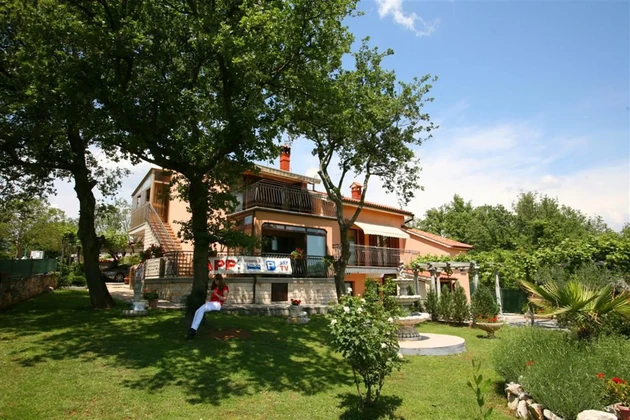 Casa espaciosa con apartamentos en venta en Rovinj, Croacia