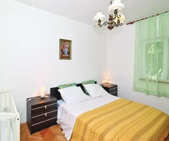 Čiovo, Mastrinka, dom s piatimi bytovými jednotkami