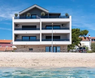 Vodice, Srima - PREMIÈRE LIGNE SUR LA MER * VUE SUR MER * appartement avec jardin