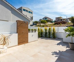 Krásny dom s bazénom na predaj v Rogoznici v Chorvátsku