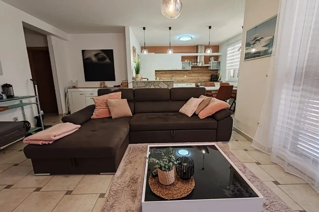 Földszinti lakás, Krk-sziget, Krk környéke – 40 m²-es terasz!