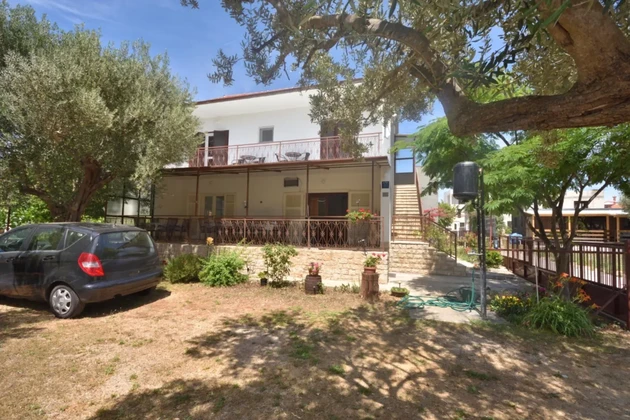 Srima - maison individuelle en 4e rangée de la mer, idéale pour le tourisme et la vie de famille