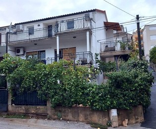 Charmantes Haus mit Meerblick in Strandnähe in Trogir zu verkaufen