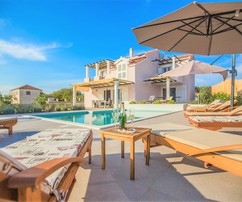Elegante villa Solta con cortile e piscina in vendita
