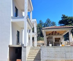 Spaziosa villa a Ciovo con vista mare e piscina