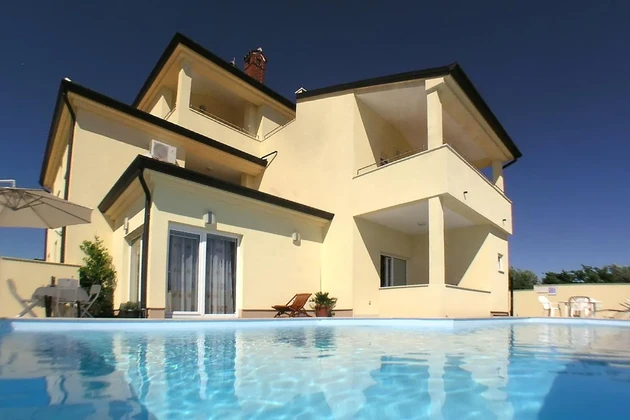 Villa avec appartements à vendre à Vodnjan en Croatie
