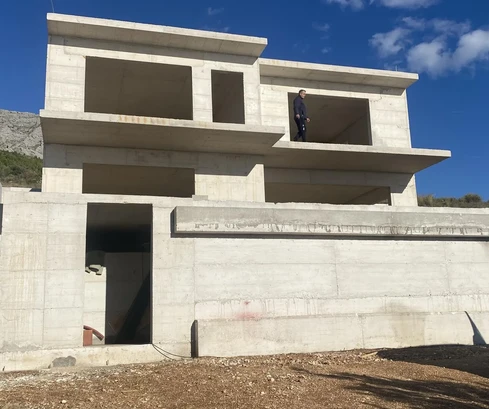 Villa moderna con piscina in vendita a Dugi Rat in Croazia