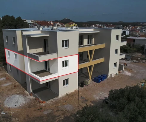 Vodice - S4 Wohnung im 1. Stock mit 88 m², Terrasse und Meerblick