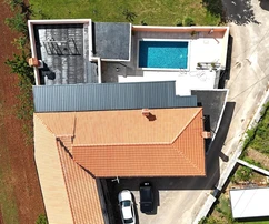 Istrie, région de Tinjan - Propriété impressionnante de 600 m² avec piscine, taverne et grand potentiel d'investissement