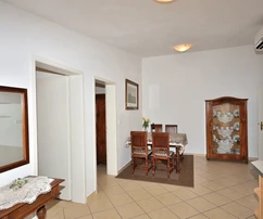 Vodice - opportunità! Appartamento su tutto il piano suddiviso in 3 appartamenti