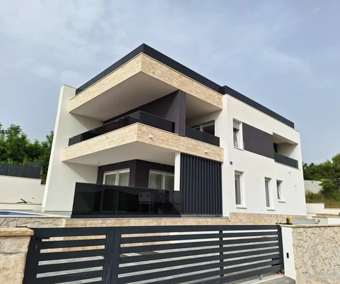 Ražanac, Rtina, maison individuelle avec piscine et jacuzzi, vue sur la mer