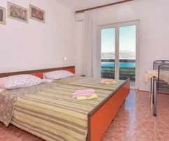 Čiovo, Slatine maison individuelle de 260 m2 avec piscine, accès direct à la plage