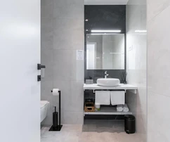 Kétszintes lakás medencével eladó Makarskán Horvátországban