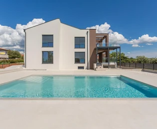 Familienhaus mit Pool in Poreč zu verkaufen in Kroatien