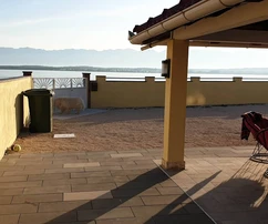 Exklusive Apartmentvilla direkt am Meer in Nin Ždrijac zu verkaufen in Kroatien