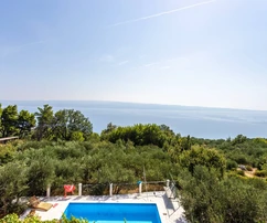 Autentikus villa lenyűgöző tengeri panorámával eladó Horvátországban