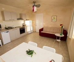 Rab, Barbat, two-room apartment 200 m from the sea, 93 m²