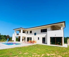 Labin, Isztria: Kiváló, modern villa medencével és tágas kerttel