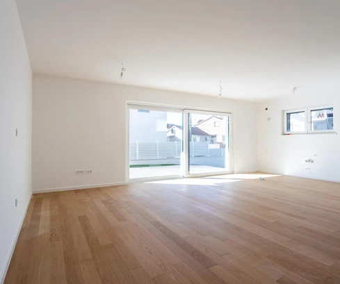 Vodice, NOUVELLE CONSTRUCTION, appartement spacieux avec cour au centre-ville, 148,24 m²