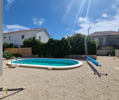 Vir, dom z 4 sypialniami, basenem i garażem w centrum