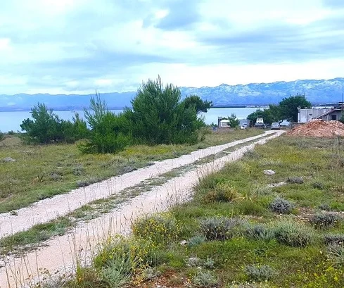 Terrain constructible 350 m², 100 mètres de la mer