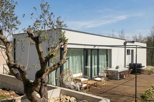 Isztria, Labin: Modern egyszintes ház kerttel