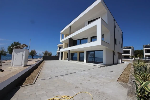 Apartmány první řada u moře jižní strana