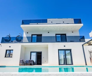 Zara, Maslenica, villa di lusso sul mare