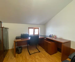 Eladásra kínált üzlethelyiség és lakások Bale településen Horvátországban