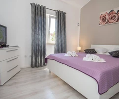 Maison à vendre avec piscine et cour paysagée à Medulin en Croatie