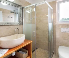 Maison moderne en bord de mer à vendre à Blato en Croatie