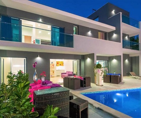 Villa di lusso a Rogoznica con piscina e vista sul mare