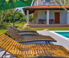 Istria, Krnica, charming house with a pool in a quiet neighborhood