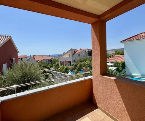Duplex lakás tengerre néző kilátással, csendes helyen!
