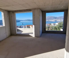 Čiovo, Okrug G, casa di appartamenti di 400 m2, con 6 appartamenti, vista mare