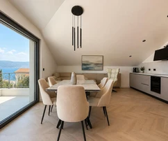 Opatija, centro, ático lujoso de cuatro habitaciones 204 m², a 200 m del mar