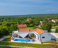 Parterowy dom z basenem na sprzedaż w Istrii w Chorwacji