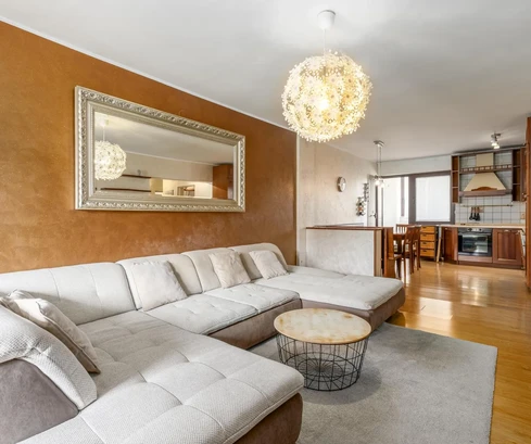 Istria, Vrsar, priestranný 3-izbový byt vo vynikajúcej lokalite, 300 m od mora