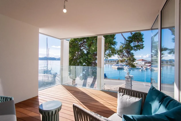 Luxusvilla direkt am Meer in Zadar zu verkaufen in Kroatien