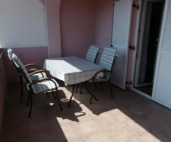 Isola di Rab, Lopar, casa polifunzionale ad uso commerciale e residenziale in posizione attraente