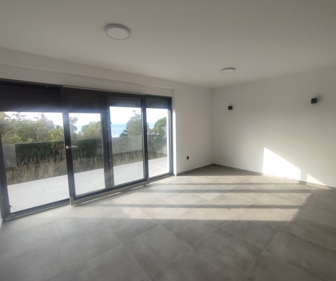 Kétszobás apartman eladó mindössze 70 méterre a tengertől Horvátországban