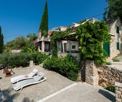 Steinhaus mit Meerblick auf Brač zu verkaufen in Kroatien