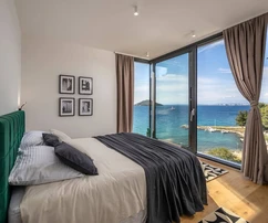 Luxusvilla medencével közvetlenül a tengerparton eladó Horvátországban