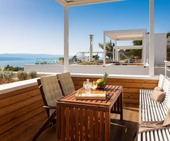 Luksuzna vila na prodaju s panoramskim pogledom Omiš