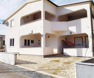 Vir, a 100 m dal mare - casa con 4 appartamenti e vista mare