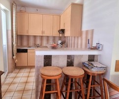 Prekrasna kuća na Čiovu s pet apartmana u blizini mora