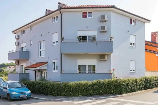 Istria, Pula Valdebek: Apartment house near city